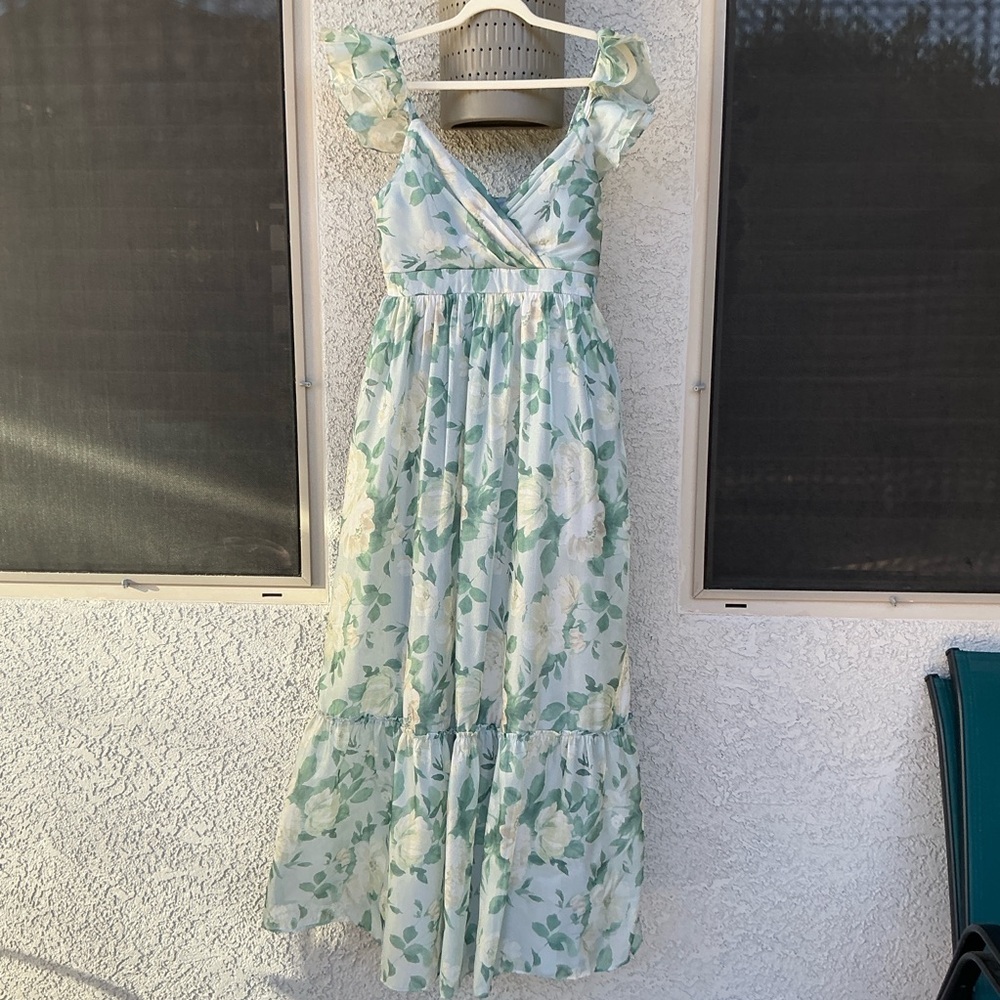 NWT Lulu’s Soiree Perfection Light Blue Floral Ruffled Tiered Maxi Dress Medium - Picture 3 of 13